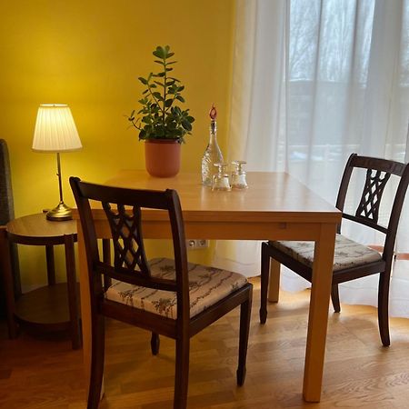 Privatunterkunft Kleiner Balkon In Muenchen West Bagian luar foto